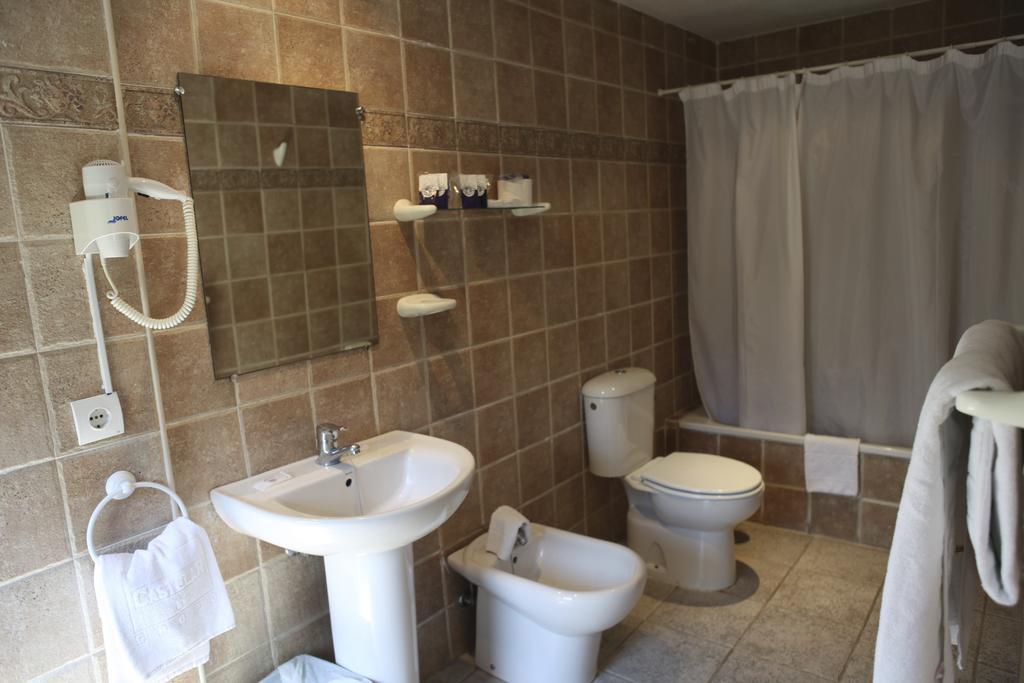 Hotel Termas De Lierganes Room photo
