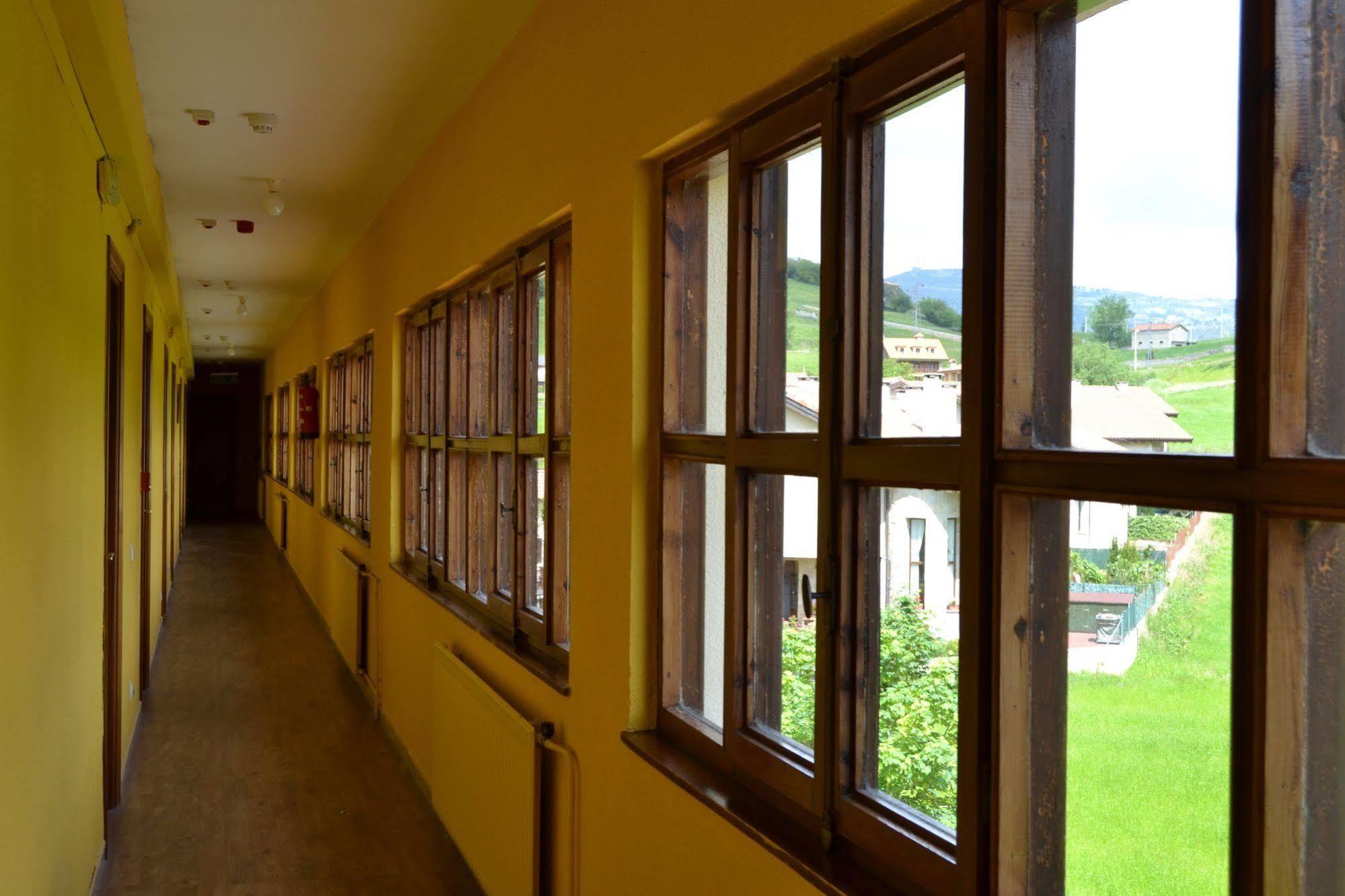 Hotel Termas De Lierganes Exterior photo