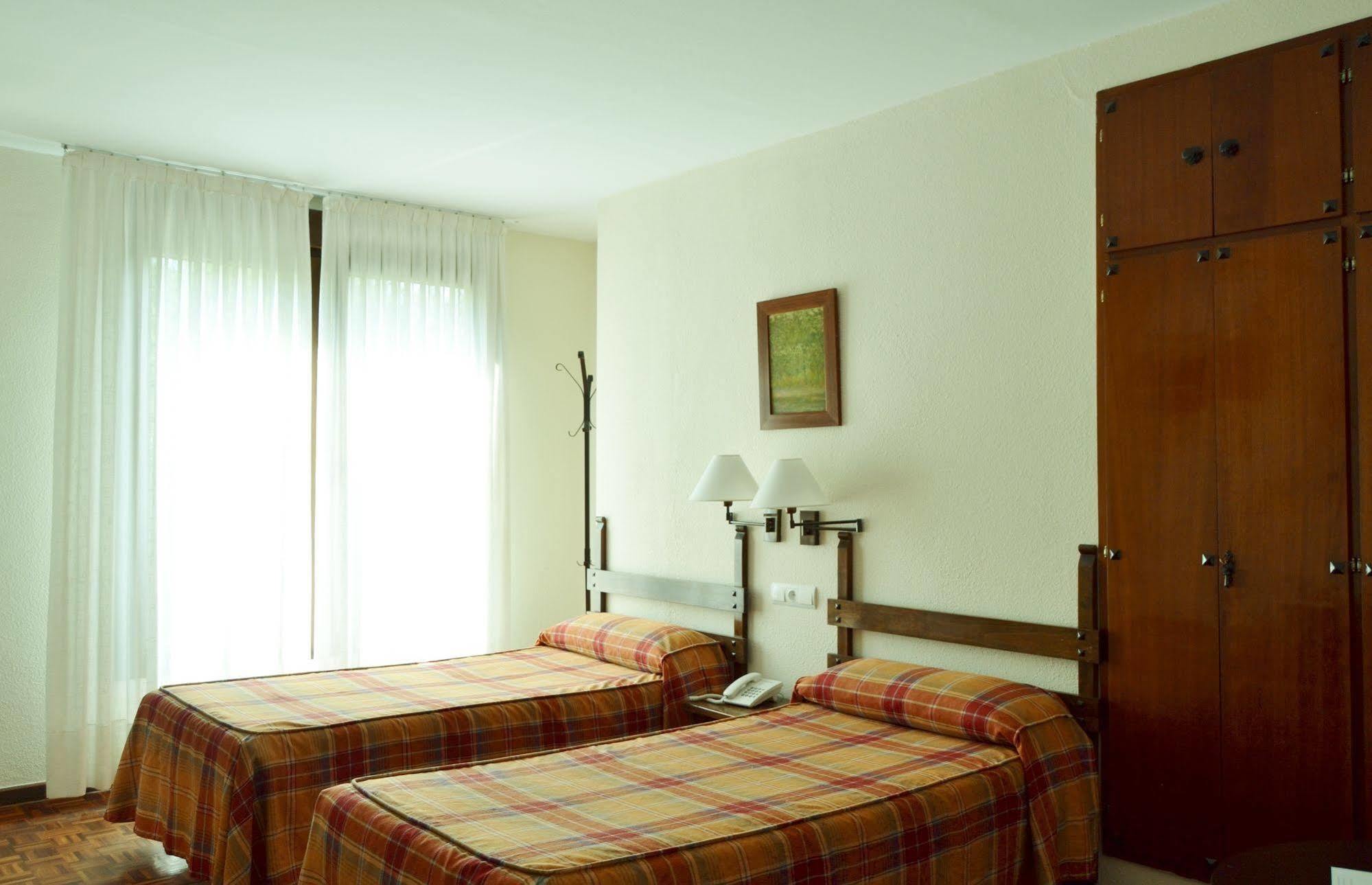 Hotel Termas De Lierganes Exterior photo